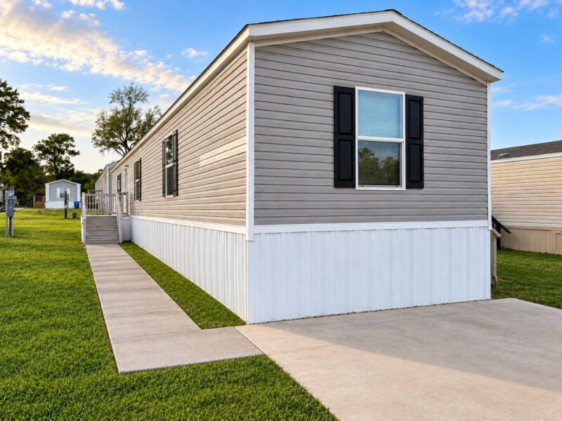 Lot #38 2022 Clayton MIYO